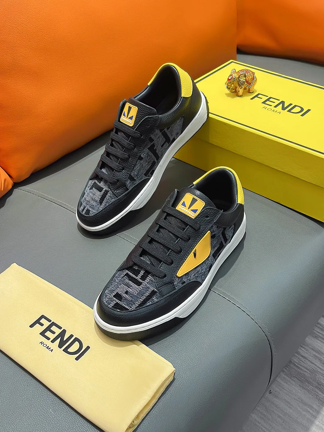 Men's shoes FENDI "Fendi" P400 Regular size: 38-44 (casual shoes) Product materials: Selected cowhide upper, soft sheepskin lining; original outsole.